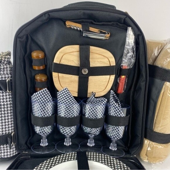 Picnic at Ascot Picnic Backpack with removable blanket for four - Picture 3 of 10